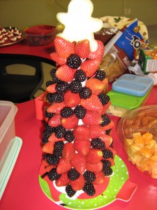 Look at this delicious, fruity Christmas tree!
