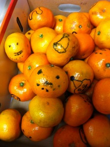 Some cute oranges with snowmen, stockings, and other great Christmas decorations! 